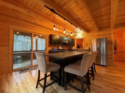 Quiet Sports Oasis-Wooded & Private