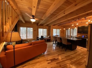 Smart TV, fireplace - Quiet Sports Oasis-Wooded & Private (Hayward)