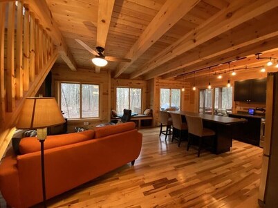 Quiet Sports Oasis-Wooded & Private