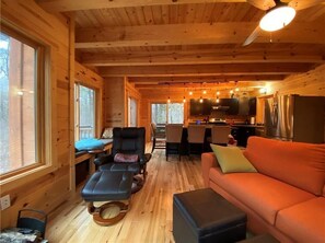 Smart TV, fireplace