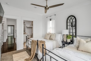 4 bedrooms, desk, iron/ironing board, free WiFi