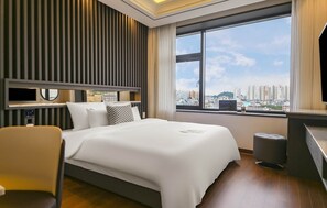 Deluxe Double Room | Egyptian cotton sheets, premium bedding, down duvets, Tempur-Pedic beds