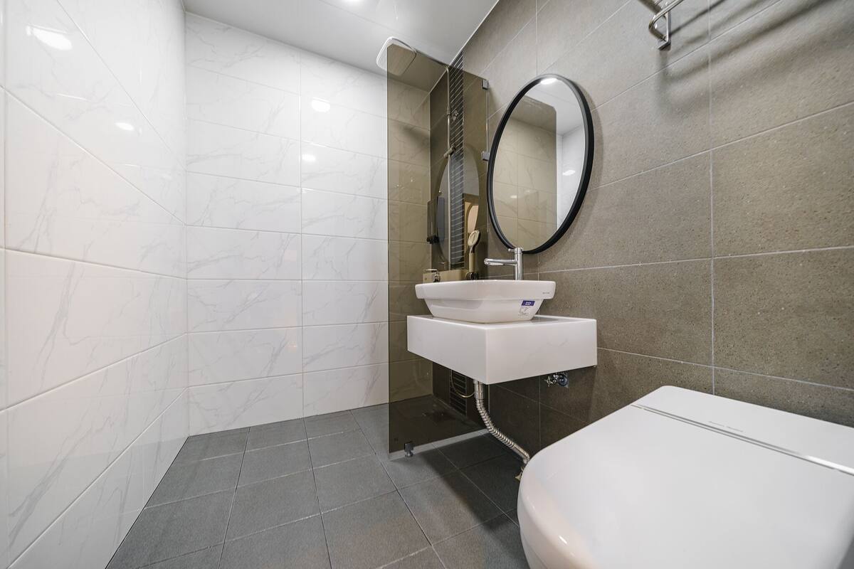 shower, free toiletries, hair dryer, bathrobes