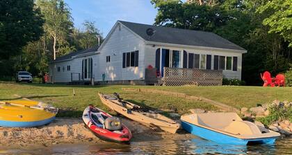 Clear Waters Lakefront Cottage- On the Water-near - Mackinaw City