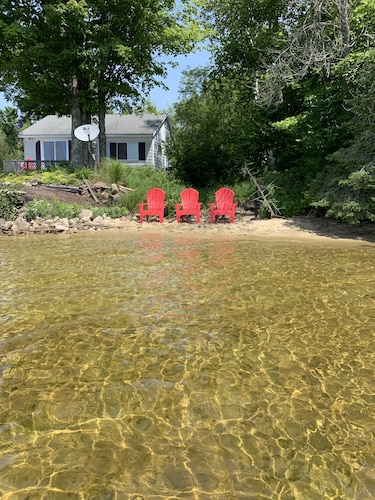 Clear Waters Lakefront Cottage- On the Water-near - Mackinaw City