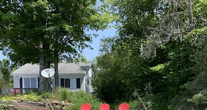 Clear Waters Lakefront Cottage- On the Water-near - Mackinaw City