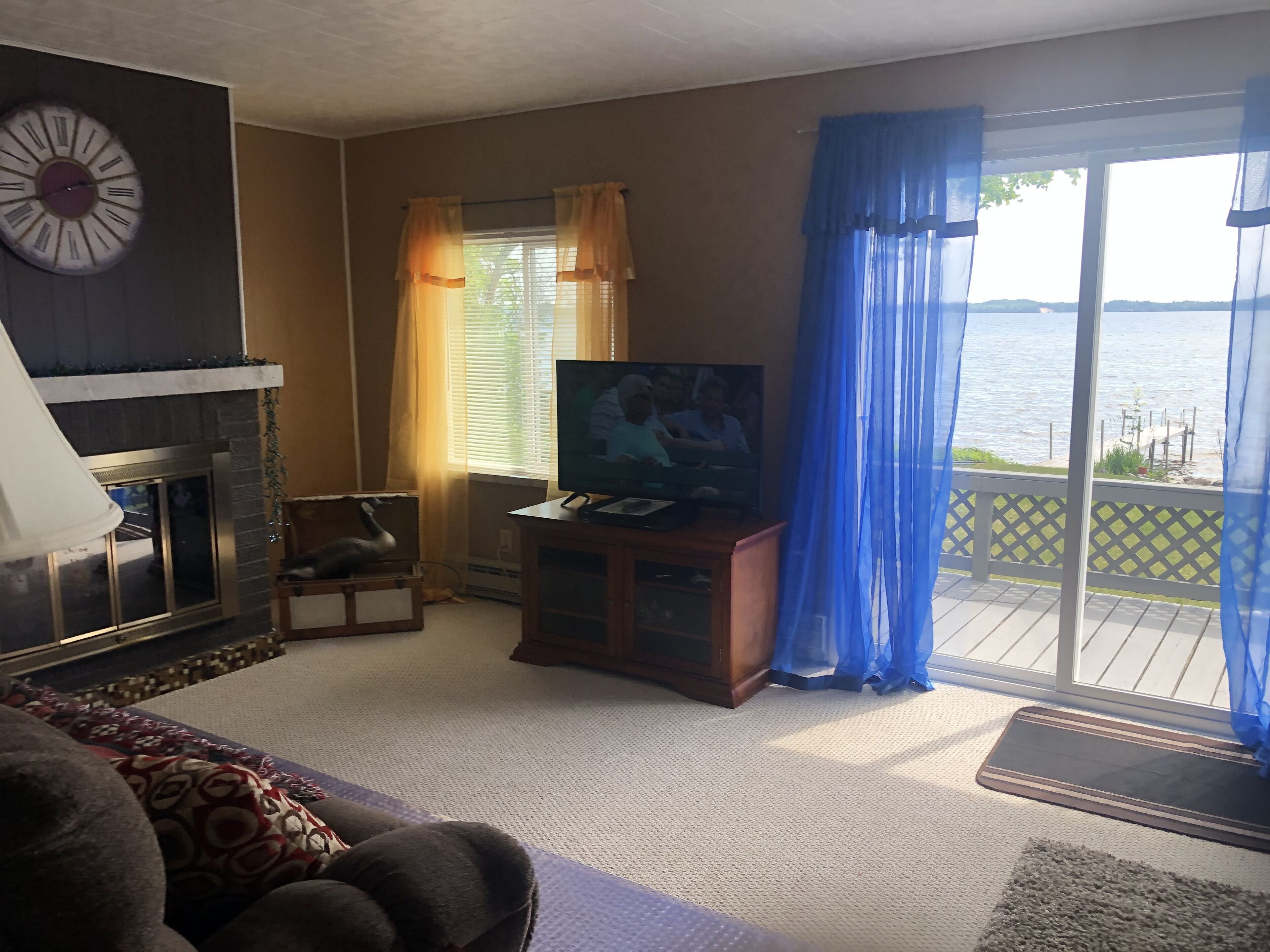 Televisión, tenis de mesa y oficina 