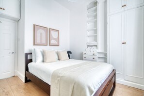 1 bedroom, iron/ironing board, WiFi, bed sheets - Compact Bayswater 1BR w/ Modern fit out, nr. Notting Hill, by Blueground (London)