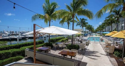 Gorgeous Ocean View in Paradise - Three Bedroom Condo - Minutes from Key West!