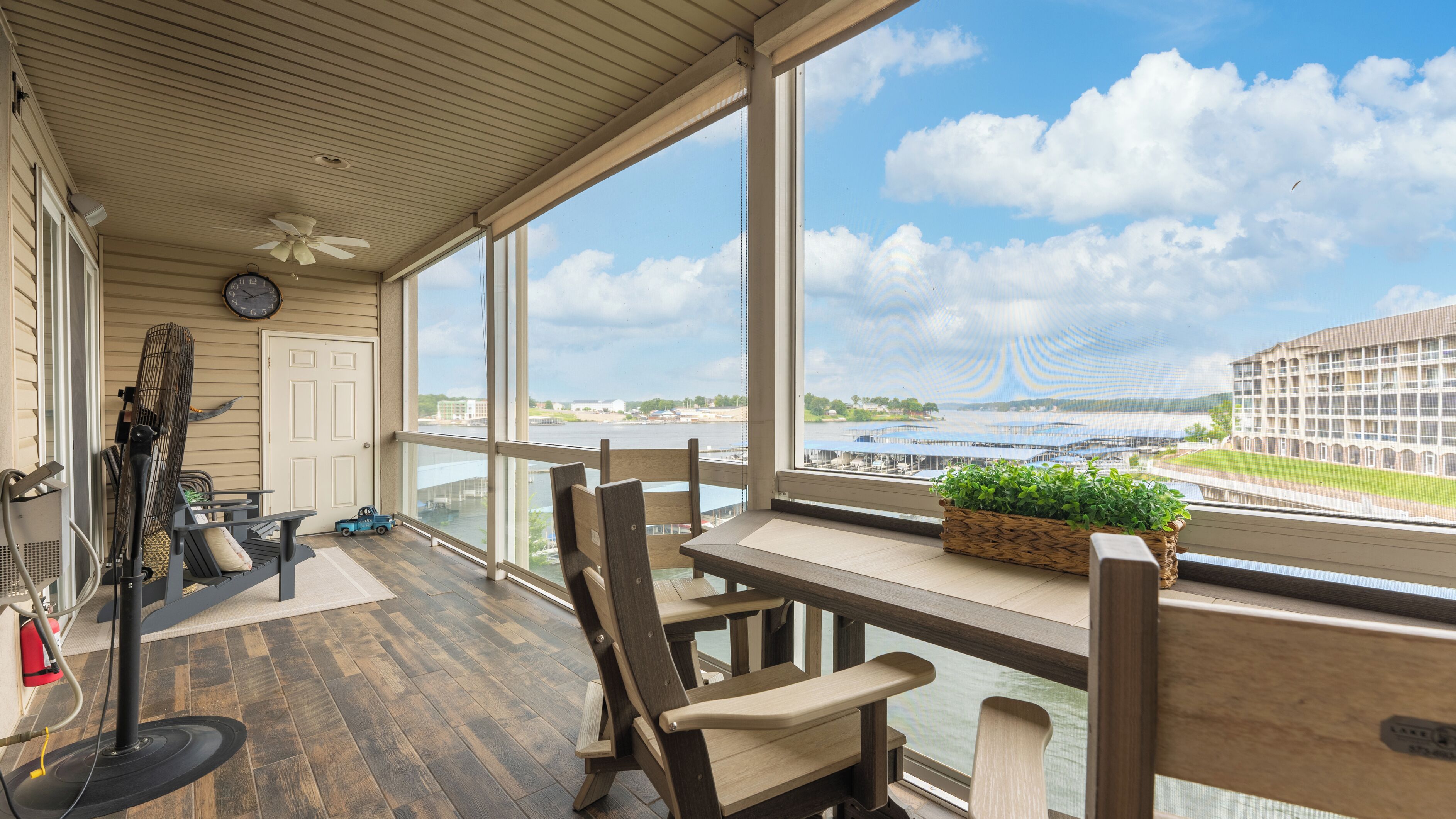 المنشأة من الداخل