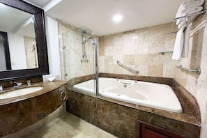 Presidential Suite, 1 King Bed, Non Smoking | Bathroom | Shower, towels
