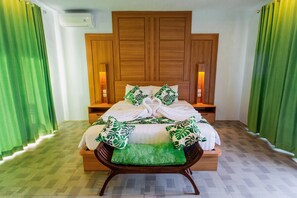 Villa classique, 1 chambre, vue sur la piscine | Bureau, literie fournie