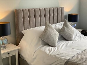 2 chambres, fer et planche Ă repasser, Wi-Fi, draps fournis