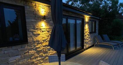 The View, Charming 2-Bed Apartment in Shaftesbury,