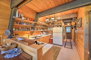 Fridge, microwave, stovetop, coffee/tea maker - Irwin A-Frame Cabin w/ Deck & Mountain Views! (Irwin)