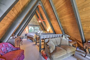 2 bedrooms, iron/ironing board, bed sheets - Irwin A-Frame Cabin w/ Deck & Mountain Views! (Irwin)