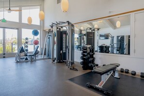 Fitness facility - Amazing Foster City 1BR w/ Pool, W/D, Gym, near highways, by Blueground (North Bay)