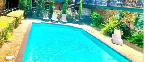 حمّام سباحة خارجي