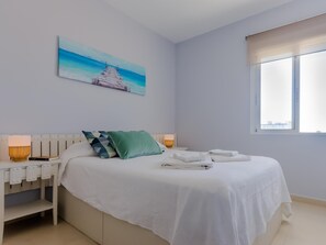 3 bedrooms, iron/ironing board, internet, bed sheets