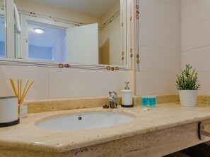 Shower, towels