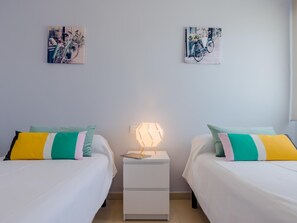 3 bedrooms, iron/ironing board, Internet, bed sheets