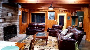 Interior - 4 BR 3 Bath cabin on Cherokee Lake with private dock.  Sleeps 10 to 12. (Jefferson City)