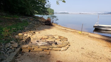 Chaises longues, serviettes de plage
