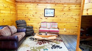 Smart TV, fireplace, video games, books - 4 BR 3 Bath cabin on Cherokee Lake with private dock.  Sleeps 10 to 12. (Jefferson City)
