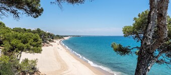 Apartment with pool and parking sea views