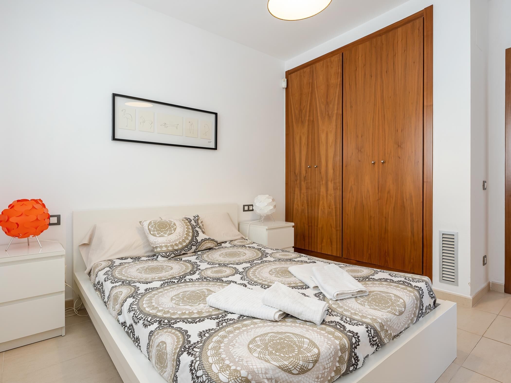 2 slaapkamers, een strijkplank/strijkijzer, gratis internet, beddengoed