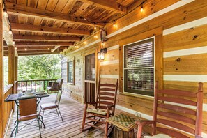 Outdoor dining - Porch Swing, Jacuzzi Tub, Wi-Fi, Dogs ok, near NP (Townsend)