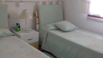 2 chambres, fer et planche à repasser, draps fournis
