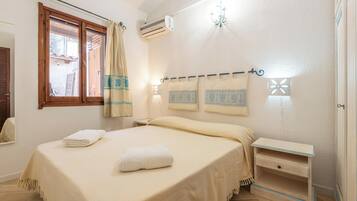 3 bedrooms, iron/ironing board, bed sheets