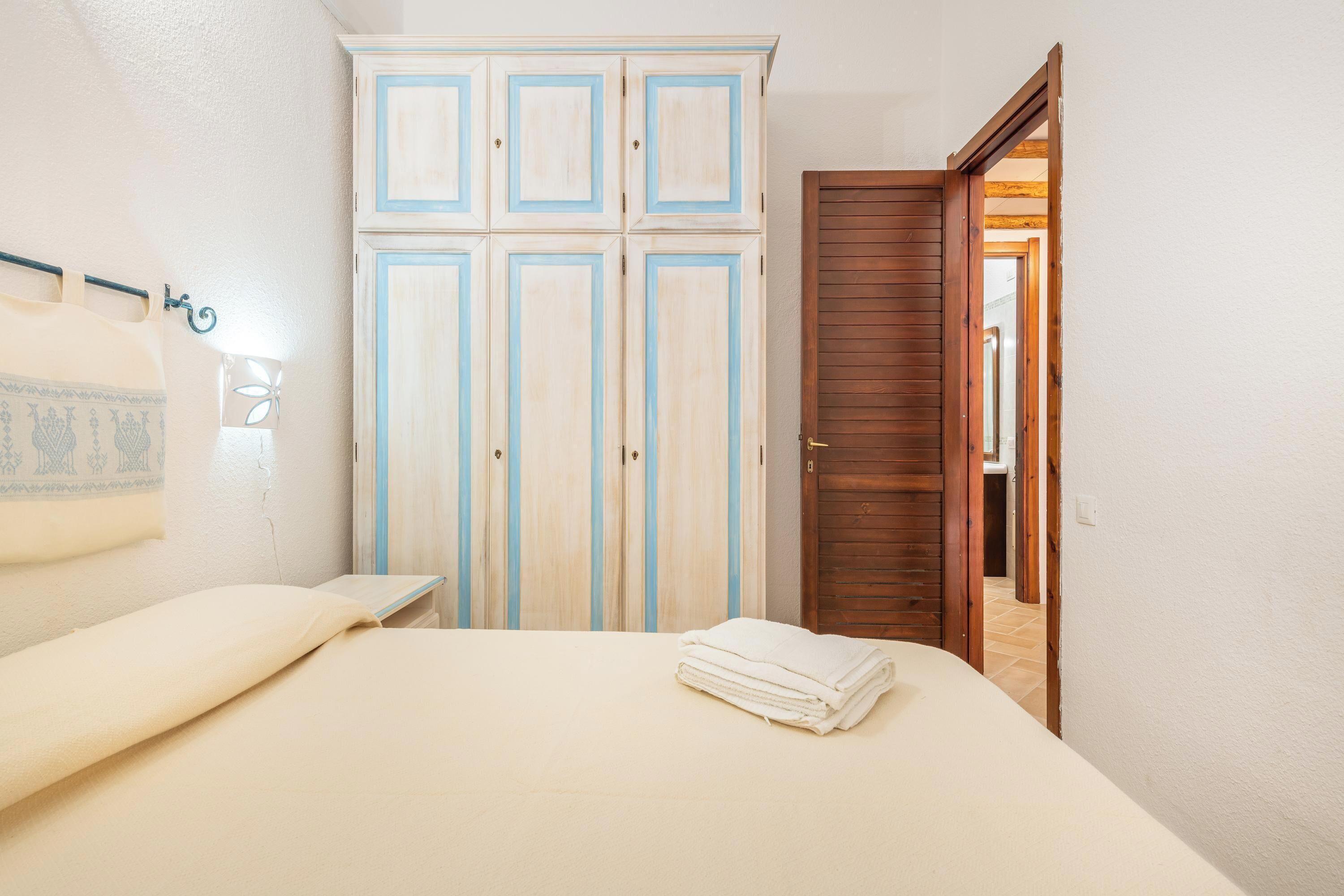 3 bedrooms, iron/ironing board, bed sheets