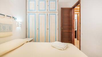 3 chambres, fer et planche Ă  repasser, draps fournis