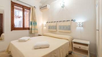 3 slaapkamers, een strijkplank/strijkijzer, beddengoed