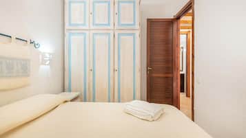 3 bedrooms, iron/ironing board, bed sheets