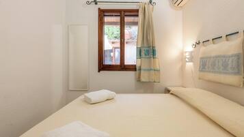 3 slaapkamers, een strijkplank/strijkijzer, beddengoed