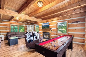 Smart TV, fireplace, video games, DVD player - Mtn View, Hot Tub, Coffee Bar, Air Hockey, Arcade (Townsend)
