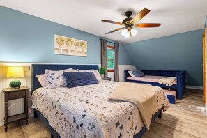 3 bedrooms, desk, iron/ironing board, free WiFi - Mtn View, Hot Tub, Coffee Bar, Air Hockey, Arcade (Townsend)
