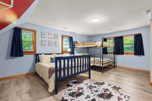 3 habitaciones, escritorio, tabla de planchar con plancha y wifi gratis 