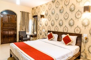 Deluxe Sea View Room | Egyptian cotton sheets, premium bedding, desk, laptop workspace - Baga Beach Myron (Baga)