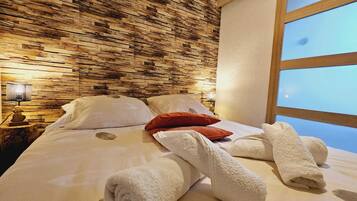 1 slaapkamer, een strijkplank/strijkijzer, reisbedje, gratis wifi