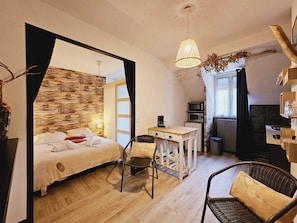 1 chambre, fer et planche à repasser, lit parapluie, Wi-Fi gratuit