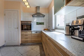 Fridge, oven, coffee/tea maker, cookware/dishes/utensils - House Mali Raj (10068-K1) (Silo - island Krk)