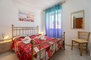 2 slaapkamers, een strijkplank/strijkijzer, gratis wifi, beddengoed