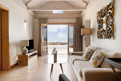 Modern Holiday Home Welling with Sea View and Terrace