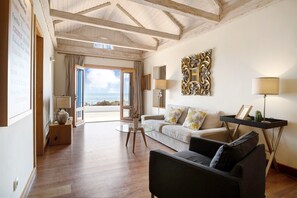 TV - Modern Holiday Home Welling with Sea View and Terrace (Punta Mujeres)