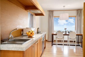 Fridge, microwave, oven, stovetop - Modern Holiday Home Welling with Sea View and Terrace (Punta Mujeres)