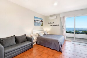 1 slaapkamer, een strijkplank/strijkijzer, gratis wifi, beddengoed